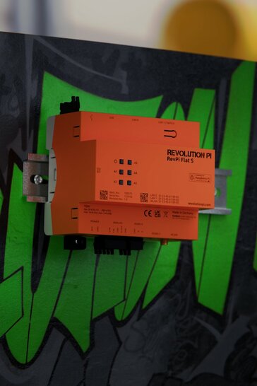 RevPi Flat mounted on DIN rail