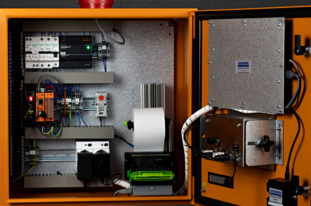 Operator terminal with RevPi modules from the inside