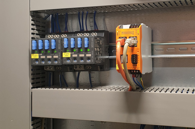 Installation of the RevPi Connect in the control cabinet